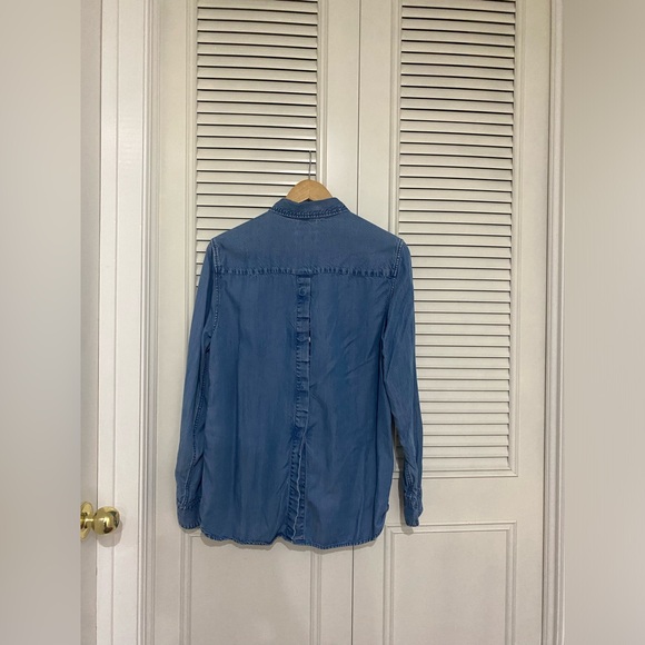 💛SOLD💛NWOT Levi’s Boyfriend Fit Lyocell Chambray Shirt - Picture 2 of 7